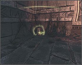 Ostatni pojemnik znajduje się na arenie, tuż obok ogromnych drzwi - Ruins | Kanistry w Aliens vs Predator - Aliens vs Predator - poradnik do gry