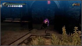 Po walce idziemy do zaułku po prawej stronie placu, gdzie leży Witch Tomb [1] - Chapter II: Vigrid, City of Deja Vu | Opis przejścia Bayonetta - Bayonetta - poradnik do gry