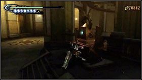 Zmieniamy się w ptaka i przelatujemy przez balustradę [1] - Chapter XV: A Tower of Truth (1) | Opis przejścia Bayonetta - Bayonetta - poradnik do gry