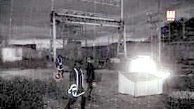 Wejdź teraz do namiotu i przebadaj dokładnie zwłoki (za pomocą lewego analoga możesz patrzeć na różne części ciała) - Rozdziały: Prolog - Sklep Hassana | Trofea Heavy Rain - Heavy Rain - poradnik do gry