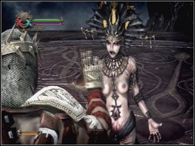 Kleopatra będzie uzdrawiać swojego ukochanego, dlatego też jak tylko położy rękę na platformie atakuj ją klikając kółko (święty krzyż ma duży zasięg nie będziesz musiał zbyt dużo biegać) - Opis przejścia - Lust (2) | Kompletny opis przejścia Dantes Inferno - Dantes Inferno - poradnik do gry