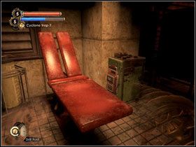 18 - Mając na uwadze czujne oko kamery - dobieramy się do dziennika powieszonego z boku szafki - Inner Persephone (2) | Opis przejścia BioShock 2 - BioShock 2 - poradnik do gry