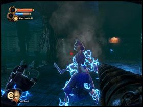 06 - Używamy Błyskawicy na iskrzącym panelu kontrolnym po lewej od drzwi - Adonis Luxury Resort | Opis przejścia BioShock 2 - BioShock 2 - poradnik do gry