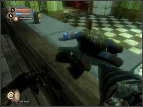 13 - Z automatu na ścianie - uzupełniamy paliwo do wiertła i używamy naszego nowego typu ataku na gruzie blokującym korytarz - Paupers Drop | Opis przejścia BioShock 2 - BioShock 2 - poradnik do gry