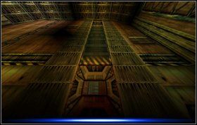 Musimy wydostać się ze statku - szukamy szybu windy w suficie, [1] a stamtąd wychodzimy jednym z korytarzy - Bonus II - Derelict - Obcy - Aliens vs Predator Classic 2000 - poradnik do gry