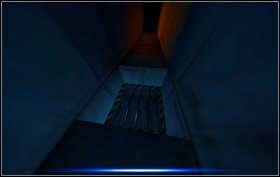 Skręcamy w prawo do innej odnogi hangaru i biegniemy prosto do dalszej części bazy ludzi - Bonus II - Derelict - Obcy - Aliens vs Predator Classic 2000 - poradnik do gry