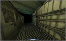 Teraz wracamy na górę do szarego korytarza i idziemy w stronę oświetloną na pomarańczowo, jednak od razu skręcamy w lewo - Bonus III - Tyrargo - Obcy - Aliens vs Predator Classic 2000 - poradnik do gry