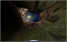 Gdy będzie czysto wskakujemy na skalną półkę nad nami [1] i stamtąd wchodzimy do korytarza (po drodze spotkamy 1-2 Marines z miotaczem) - Bonus IV - Caverns - Obcy - Aliens vs Predator Classic 2000 - poradnik do gry