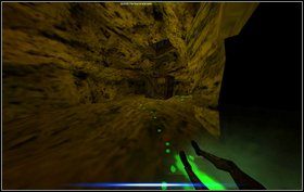 Musimy szybko przeskoczyć/przebiec po gzymsie wzdłuż lewej ściany do przejścia na wprost (na dole jest działko, ale nie zrani nas za bardzo) - Bonus IV - Caverns - Obcy - Aliens vs Predator Classic 2000 - poradnik do gry