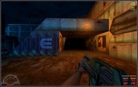 Przebiegamy przez otwierający się właz i udajemy aż do pierwszego monitora - Episode II - Colony - Marines - Aliens vs Predator Classic 2000 - poradnik do gry