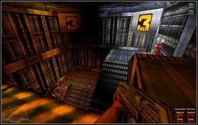 Trzymamy się prawej ściany - po schodkach dotrzemy do centrum komunikacyjnego, w którym włączamy cztery przełączniki na bocznych ścianach i piąty koło jednego z ekranów - Episode II - Colony - Marines - Aliens vs Predator Classic 2000 - poradnik do gry