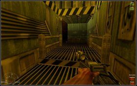 Po zabiciu małych potworów przechodzimy przez drzwi otwierające się pionowo - tu na platformie wyłączamy drugi wiatrak i bierzemy Smartguna oraz apteczkę - Episode III - Invasion - Marines - Aliens vs Predator Classic 2000 - poradnik do gry