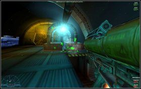 Przechodzimy dalej małym korytarzem ze schodami - za rogiem będzie więcej wrogów - Episode IV - Orbital - Marines - Aliens vs Predator Classic 2000 - poradnik do gry