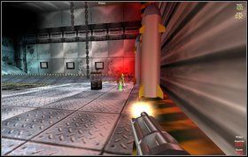 Gdy wyeliminujemy większość Obcych (cała akcja powinna zająć zaledwie kilka sekund) biegniemy do końca korytarza i aktywujemy przycisk, po czym przechodzimy przez drzwi na wprost - Episode V - Tyrargo - Marines - Aliens vs Predator Classic 2000 - poradnik do gry