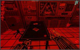 Biegniemy głównym korytarzem do samego końca (aż trafimy na duże zamknięte drzwi) i tam skręcamy w prawo - Episode III - Vaults - Predator - Aliens vs Predator Classic 2000 - poradnik do gry