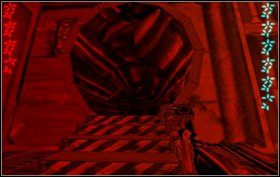 Za drzwiami wchodzimy na windę i u góry biegniemy korytarzem, który zaprowadzi nas jeszcze raz do dużego pomieszczenia - Episode IV - Fury 161 - Predator - Aliens vs Predator Classic 2000 - poradnik do gry
