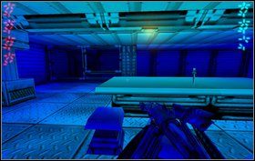 Teraz trzymamy się lewej ściany - przechodzimy przez drzwi i skręcamy w następne po lewej - Bonus V - Tyrargo - Predator - Aliens vs Predator Classic 2000 - poradnik do gry