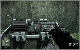 Drugi z przekaźników w tej misji leży sobie zupełnie na widoku obok murku, tuż przed dotarciem do zrzutu zaopatrzenia ze śmigłowca przeprowadzonego przez Flynna - Przekaźniki (1) | Sekrety Battlefield Bad Company 2 - Battlefield: Bad Company 2 - poradnik do gry