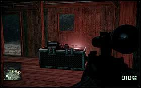 Po zlikwidowaniu snajperką wartowników zejdź do obozu i wejdź do drugiej chaty przy pomoście od lewej strony - Przekaźniki (1) | Sekrety Battlefield Bad Company 2 - Battlefield: Bad Company 2 - poradnik do gry