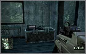 Po wejściu do obozu szukaj przekaźnika w jednym z baraków po prawej stronie - Przekaźniki (3) | Sekrety Battlefield Bad Company 2 - Battlefield: Bad Company 2 - poradnik do gry