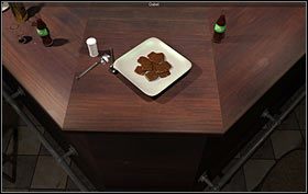 Wróć na salę i podejdź do opuszczonego w międzyczasie stolika po lewej - Blake Avenue, Nowy Jork (cz. 1) - Opis przejścia - 19.10.2009 - Art of Murder: Karty Przeznaczenia - poradnik do gry