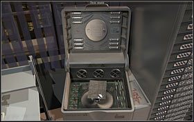 Zaczep Wanga - Nicole przekaże mu opakowanie do zbadania, zapyta go też o nagranie głosu - Biuro terenowe FBI - Bronx, Nowy Jork (cz. 1) - Opis przejścia - 21.10.2009 - Art of Murder: Karty Przeznaczenia - poradnik do gry