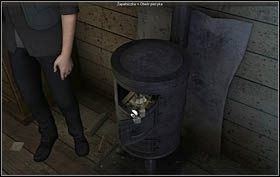 Teraz przyjrzyj się piecykowi (po lewej; zbliżenie) - Chatka na bagnach - Luizjana (cz. 1) - Opis przejścia - 22.10.2009 - Art of Murder: Karty Przeznaczenia - poradnik do gry