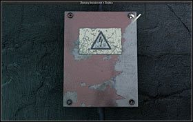 Teraz zbadaj puszkę z przewodami (u góry, na prawo od drzwi; zbliżenie) - Fort - Maine (cz. 3) - Opis przejścia - 24.10.2009 - Art of Murder: Karty Przeznaczenia - poradnik do gry