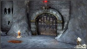 Po walce celujemy dyskiem w zapalony kryształ [1] - Twilight Cathedral (2) | Opis przejścia Darksiders - Darksiders - poradnik do gry