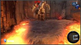 Jako pierwszy cel wybieramy pochodnię [1] , a drugi bomby przyczepione do słupa - Twilight Cathedral (3) | Opis przejścia Darksiders - Darksiders - poradnik do gry