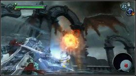 Po rozpoczęciu walki Tiamat będzie krążyć wokół nas, strzelając ognistymi kulami [2] - Tiamat | Opis przejścia Darksiders - Darksiders - poradnik do gry