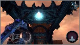 Po walce zobaczymy dwa mechanizmy [1] , które obracają cztery platformy z niebieskimi hakami - The Black Throne (1) | Opis przejścia Darksiders - Darksiders - poradnik do gry