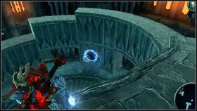 Zjeżdżając windą dojdziemy do centralnego pomieszczenia z Azraelem - The Black Throne (6) | Opis przejścia Darksiders - Darksiders - poradnik do gry