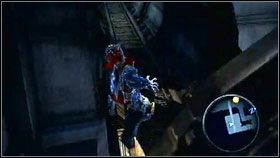 Wspinamy się na ścianę na północnym krańcu tunelu, a z niej wskakujemy do dziurawej rury - Soldier Artifact (1) | Sekrety Darksiders - Darksiders - poradnik do gry