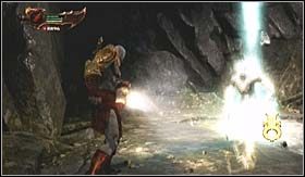 Teraz już możesz podejść do największej ściany, przy placu walki, i poświecić w jej kierunku - Miasto Olimpia (3) | Opis przejścia God of War III - God of War III - poradnik do gry