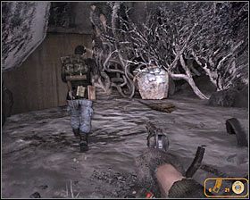 Przygotuj teraz sobie broń, a to dlatego, że w okolicy zaczną pojawiać się potwory #1 - Dead City 2 | Opis przejścia Metro 2033 - Rozdział 2 - Metro 2033 - poradnik do gry