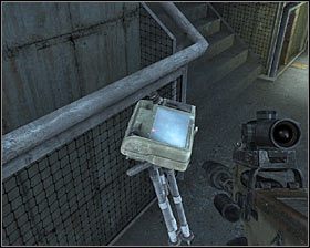 Wykorzystaj okazję do zabrania cennych zapasów ze skrzyni #1 , między innymi maski przeciwgazowej , lepszych broni , standardowej amunicji i 30 sztuk złotej amunicji - Separation | Opis przejścia Metro 2033 - Rozdział 6 - Metro 2033 - poradnik do gry