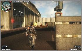 Po wyjściu z hangaru załatw snajpera przy dźwigu [1] - Zajęcie twierdzy (Wolny handel) | Opis przejścia Just Cause 2 - Karaluchy I - Just Cause 2 - poradnik do gry