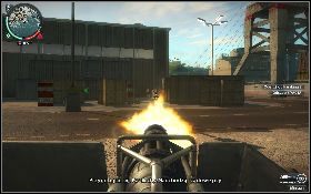 Kiedy technik zajmie się przejmowanie bazy skieruj się do mini-guna [1] i zacznij przy jego pomocy odpierać ataki wrogów [2] - Zajęcie twierdzy (Wolny handel) | Opis przejścia Just Cause 2 - Karaluchy I - Just Cause 2 - poradnik do gry