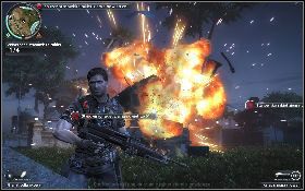 Jeśli nie posiadasz ładunków wybuchowych albo granatów to rozejrzyj się po ogrodzie, gdzie znajdziesz skrzynki z tymi materiałami - Żołnierz i zabójca | Opis przejścia Just Cause 2 - Karaluchy III - Just Cause 2 - poradnik do gry