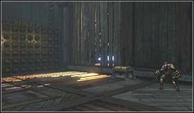 Dochodząc na szczyt odkryjesz, że dziewczyna pozostawiona na chwilę samotnie, została uwięziona w zbiorniku, który za moment zacznie wypełniać się wodą (od momentu, w którym ruszysz pierwszy obiekt) - aMAZEd - sekretne trofeum (2) | Trofea w God of War III - God of War III - poradnik do gry