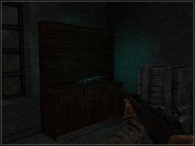 Potem skieruj się do wnętrza budynku - po drodze spotkasz jeszcze jednego 