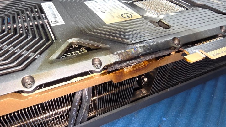 Źródło: york4517; forum.gamer.com.tw - RTX 5090 stanął w płomieniach podczas grania w Battlefielda 6; winna może być zła konstrukcja kart graficznej - wiadomość - 2025-08-13