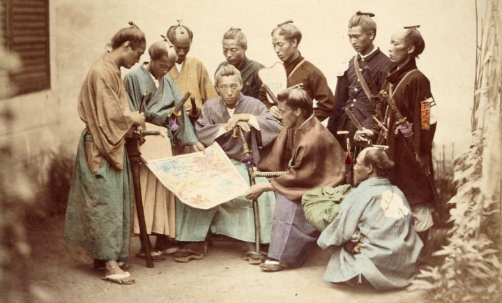 Jedna z najsłynniejszych fotografii przedstawiających prawdziwych samurajów. Źródło: Felice Beato, Wikimedia - Gdzie powinien nas zabrać sequel Ghost of Yotei? Fani już mają pomysły, jaki okres mogliby przedstawić twórcy - wiadomość - 2025-10-09