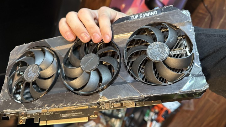 RTX 3090 przeznaczony do utylizacji okazał się (niemal w pełni) sprawny. Źródło: SwiftUnban, Reddit - Gracz zdobywa kartę graficzną wartą około 3600 złotych za jedyne 37 złotych korzystając z niewiedzy firmy - ale w końcu jego sztuczka wyszła na jaw - wiadomość - 2025-06-12