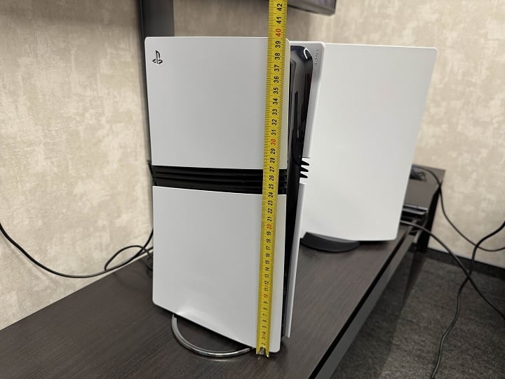 PlayStation 5 Pro. Źródło: własne. - PS5 Pro - waga i wymiary. Ile waży i jak duże jest PlayStation 5 Pro? Sprawdzamy - wiadomość - 2024-11-07