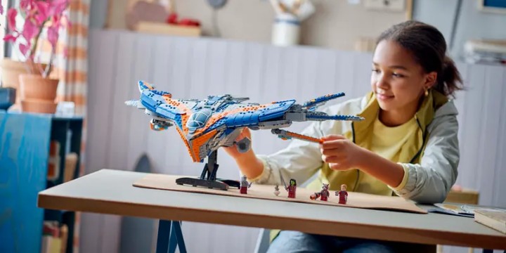 Źródło: LEGO; materiały promocyjne - Moja ukochana seria Marvela w końcu doczekała się pięknego i zadziwiająco taniego zestawu! Liczący ponad 60 cm szerokości statek Milano to list miłosny LEGO do Strażników Galaktyki - wiadomość - 2024-09-10