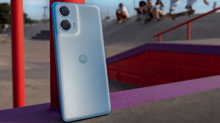 Źródło: Motorola; materiały promocyjne - Motorola miażdży ceną i potężną baterią. Ten smartfon nie powinien kosztować poniżej 500 zł - wiadomość - 2025-03-12