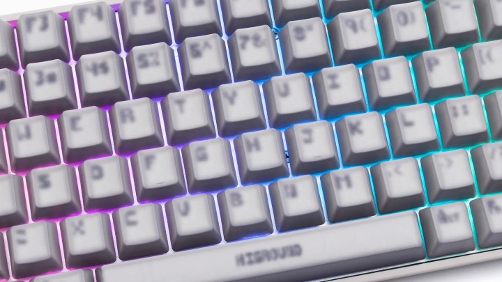 Unikalny wygląd tej klawiatury to atut dla graczy lubiących styl retro. Źródło: Higround - Half-Life 1 pozdrawia: ta klawiatura kosztuje 580 złotych, ale wygląda, jakby tekstury jeszcze się nie załadowały - wiadomość - 2025-08-06