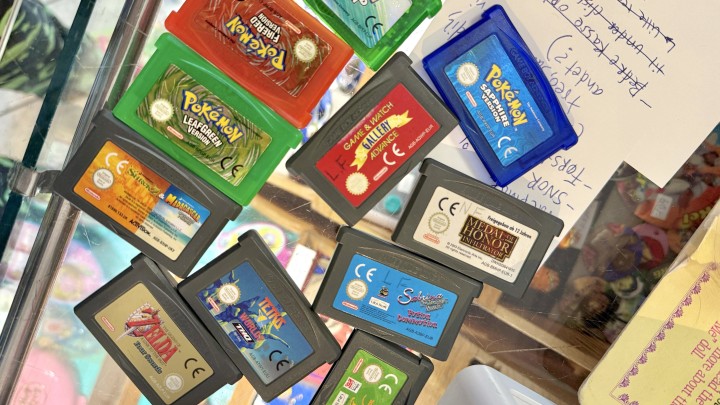Kolekcja fajnych gier na GBA, wszystko oryginalne. Źródło: MathiasSybarit, Reddit - Gracz kupił Game Boya w ciemno, dostał dwa GBA SP i pakiet fantastycznych hitów. Takie okazje to jednak rzadkość - wiadomość - 2025-05-07